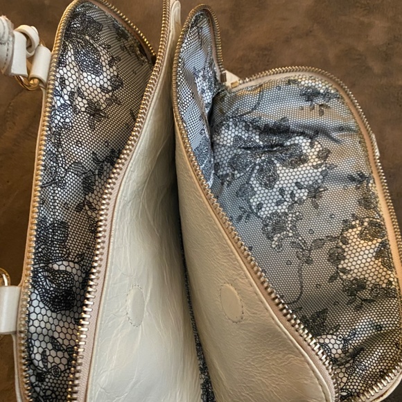 Betsey Johnson Cream Tassle Chain Purse - Picture 7 of 12